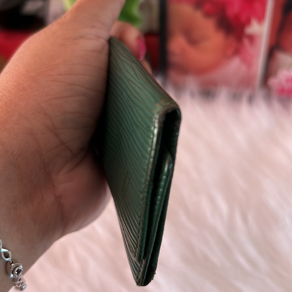 Louis Vuitton Epi 4 Keychain Case. Date Code Ca09… - image 8